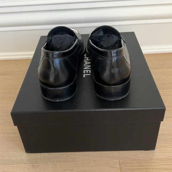 Chanel black and white calfskin loefer with gold metal 38.5 - Picture 5 of 6